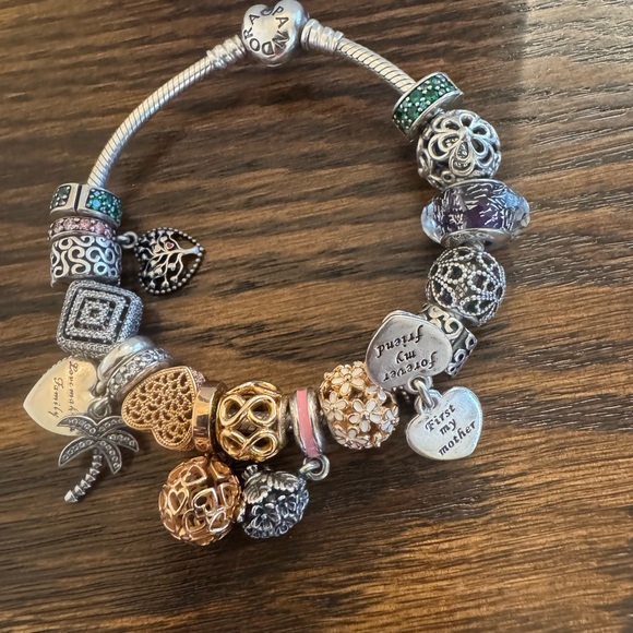 Pandora Moments Heart Clasp Snake Chain Bracelet with charms - Picture 4 of 15